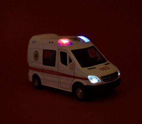 Машинка металева Швидка допомога Автопром 1:32 зі звуком та світлом інерційна AP7543 AP7543 фото